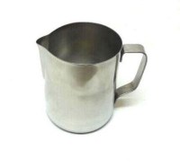 Kahve satış noktaları ve kafeler için ideal 1 litrelik paslanmaz çelik süt potu. Sütü yakmadan ısıtan yapısı ve kontrollü akış sağlayan ağız tasarımıyla barista kullanımı için mükemmeldir. Dayanıklı gövdesiyle uzun ömürlü kullanım sunar.
