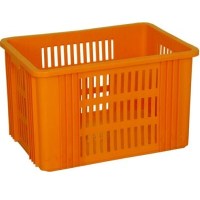 Sebze ve meyve taşımak için kullanılan dayanıklı, yığılabilir plastik kasa modeli.