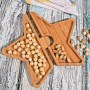 1.sınıf doğal bambudan imal edilen geçmeli yıldız çerez tabağı, dayanıklı ve esnek lifli yapısıyla yoğun ticari kullanımlarda çatlama ve kırılma yapmaz. Kompakt boyutları ve derin bölme tasarımı, masalarda fazla yer kaplamadan zengin sunumlar sağlar.