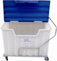 500 litre kapasiteli çamaşır dağıtma arabası, temiz çamaşırların toplu şekilde taşınması ve dağıtılmasını kolaylaştırır. Otel, hastane, pansiyon ve tekstil atölyeleri gibi profesyonel kullanım alanları için uygundur.