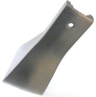 Endüstriyel şarküteri dilimleme makineleri için özel imal edilmiş dayanıklı metal tezgah dikme ve sehpa ayağı aksamıdır. Pürüzsüz dış yüzeyi kolay temizlenir, gıda artıklarının birikmesini önleyerek hijyenik kesim sağlar.