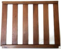 Tam ölçüsü 408x508 mm olan kaliteli ahşap şarap buzdolabı rafı, şişelerin sarsıntısız ve yatay şekilde olgunlaşmasını sağlar. Standart modelin yanı sıra şarap saklama buzdolapları için projenize özel ölçülü imalat ve 81 ile kargo imkanı sunulmaktadır.