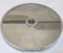 Endüstriyel sebze doğrama makineleri için 4x5 mm jülyen şerit kesme bıçağı diski. 20.5 cm dış çapı ve 9 mm mil deliği ile Mateka, Esmak ve ithal makinelerle tam uyumludur. Havuç, kabak ve patlıcan gibi sebzeleri hızlı ve ezmeden şerit doğramaya yarar.