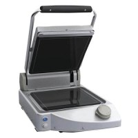 331x458x176 mm boyutlarında düz cam seramik yüzeyli profesyonel tost makinesi; kızılötesi teknolojili, 1,5 kW güç ve 400°C ısı kapasiteli, paslanmaz gövdeli modern tost makinesi görseli. Hijyenik ve yapışmaz seramik yüzeyli sanayi tipi pişirme ekipmanı.