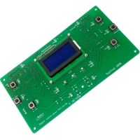 Profesyonel soft dondurma makinelerinin operasyonel kontrollerini sağlayan, üzerinde LCD ekran ve yönetim tuşları bulunan elektronik kumanda paneli kartının ön yüz görünümü.