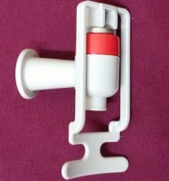 Dijitsu ev ve iş yeri su sebilleri için %100 orijinal kırmızı sıcak su musluğu. Sızdırmaz contalı yapısı ve hijyenik plastik gövdesi ile sıcak su kullanımında tam emniyet sağlar. Orijinal Dijitsu yedek parçası ve kargo imkanıyla hemen satın alın.