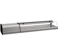 1447x387x240 mm ölçülerinde, temperli bombe camlı ve LED ışıklı. 6 adet GN 1/3 küvet kapasitesi, dijital termostat ve otomatik defrost özelliği. Sushi ustaları için tasarlanmış hijyenik deniz ürünleri saklama dolabı.
