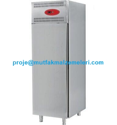 EMP.70.95.01 Sanayi Tipi Dik Buzdolabı: 700x800x2050 mm ölçülerinde, 700 Litre hacimli, fanlı soğutma sistemli, paslanmaz çelik gövdeli ve dijital termostatlı profesyonel soğutucu cihaz. #Buzdolabı #EndüstriyelMutfak