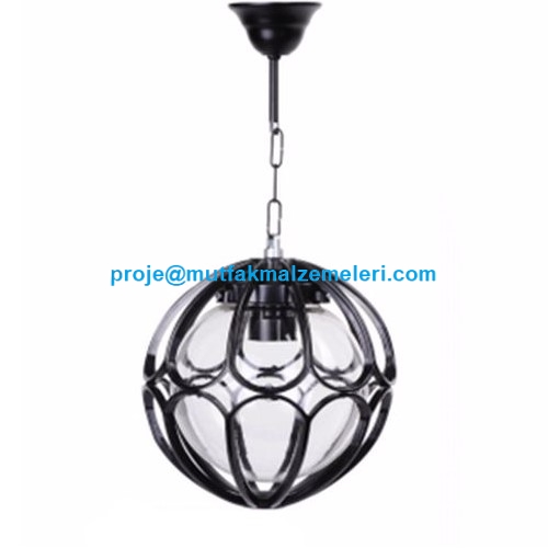 Siyah ABS plastik gövde ve sağlam metal askı aparatına sahip, şeffaf akrilik gloplu dış mekan sarkıt aydınlatma armatürü. 25 cm çap, 50 cm boy ölçülerinde, E27 duy özelliği ile bahçe ve veranda tavanları için tasarlanmış dayanıklı aydınlatma.
