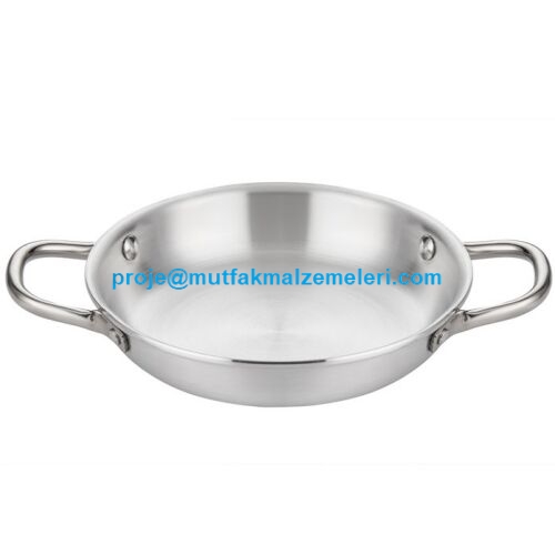 14 cm ölçüsündeki Satin Sahan, 3 mm alüminyum gövde ve 0,43 litre kapasiteye sahiptir. 304 paslanmaz çelik kulp, AG2 alaşım perçin, düz taban ve satina parlatma özellikleriyle küçük porsiyon hazırlıkları için pratik kullanım sunar.