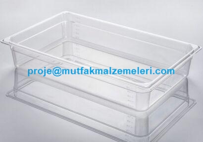 Parlak yüzeyi ve istiflenebilir tasarımıyla endüstriyel mutfaklarda yer tasarrufu sağlar. Darbelere karşı dirençli yapısı ve gıda içindekinin net görünmesini sağlayan kristal netliği ile en çok tercih edilen kaptır.