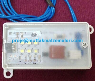 4x7.5 cm ölçülerinde, beyaz gövdeli, 6 adet parlak ledli sensörlü dolap içi aydınlatma lambası. Dolap kapağına bakan sensör mekanizması ile otomatik açılıp kapanan, 220V elektrik bağlantılı profesyonel ve pratik dolap içi ışıklandırma sistemi.