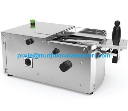 490x300x245 mm ölçülerinde, paslanmaz çelik gövdeli, tezgaha uygun, 21 cm kesme bıçağına sahip profesyonel simit ve sandviç kesme makinesi.
