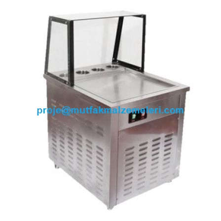 MİTRA kare tavalı, tek tepsili paslanmaz çelik tava dondurma makinesi görseli. 68.5x68.5x87 cm ölçülerinde, rulo dondurma yapımı için spatulaya dayanıklı 5 mm kalınlığında tava sacı olan dijital termostatlı endüstriyel mutfak ekipmanı.