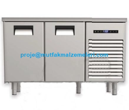 -10 ile -20 derece arasında hassas soğutma yapar. 490 W güç tüketimi ve 116 kg sağlam gövde yapısıyla uzun ömürlü kullanım sunar. Üst yüzeyi çalışma tezgahı olarak kullanılabilen bu ürün, mutfakta alan tasarrufu sağlar.