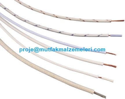 Yüksek ısıya karşı ekstra koruma sağlayan cam elyaf örgülü 2.5 mm silikon yanmaz kablo; çok damarlı kaliteli bakır iletkeni ve ısı yalıtımlı gövdesi sayesinde fırın, fritöz, tost makinesi ve ütü gibi cihazlarda güvenli kullanım sunar.
