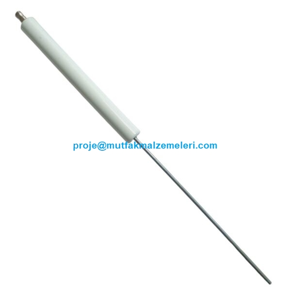 Endüstriyel brülör ve fırınlar için porselen yalıtımlı gaz ateşleme çubuğu. Dayanıklı seramik yapısı ile yüksek performanslı bek yanışı sağlar. Beyaz porselen yalıtımlı, metal uçlu 29 cm endüstriyel ateşleme çubuğu ve brülör elektrodu görseli.