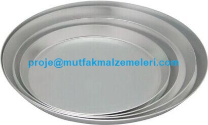 Tamamı alüminyum malzemeden imal edilen 34 cm pizza pişirme tavası, hafif yapısı ve yüksek ısı transferi ile enerji tasarrufu sağlar. Restoran, kafe ve pizzacıların yoğun kullanımına uygun, orijinal sanayi tipi yapısıyla mutfaktaki en büyük yardımcınız.